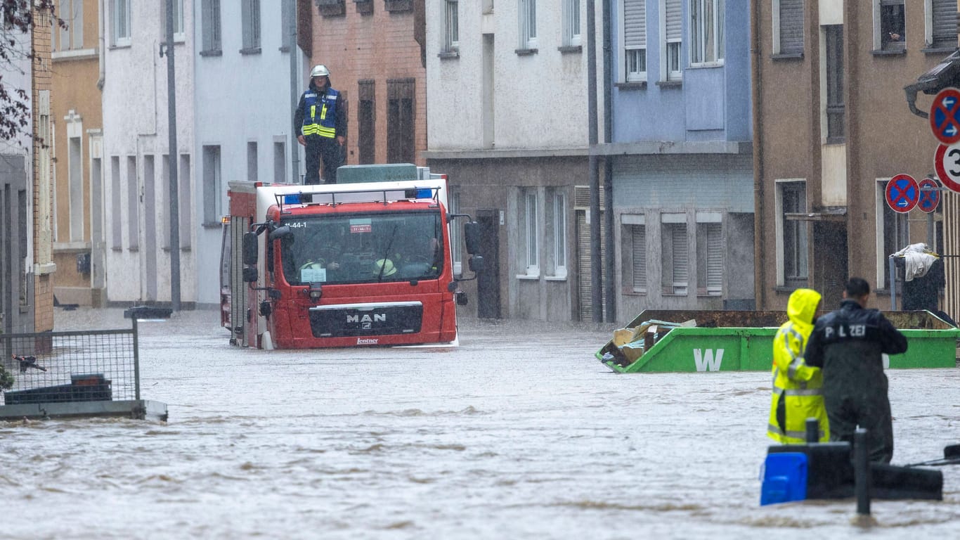 Flutdrama im Saarland: Die anhaltenden Regenfälle lassen die Flüsse extrem schnell anschwellen.