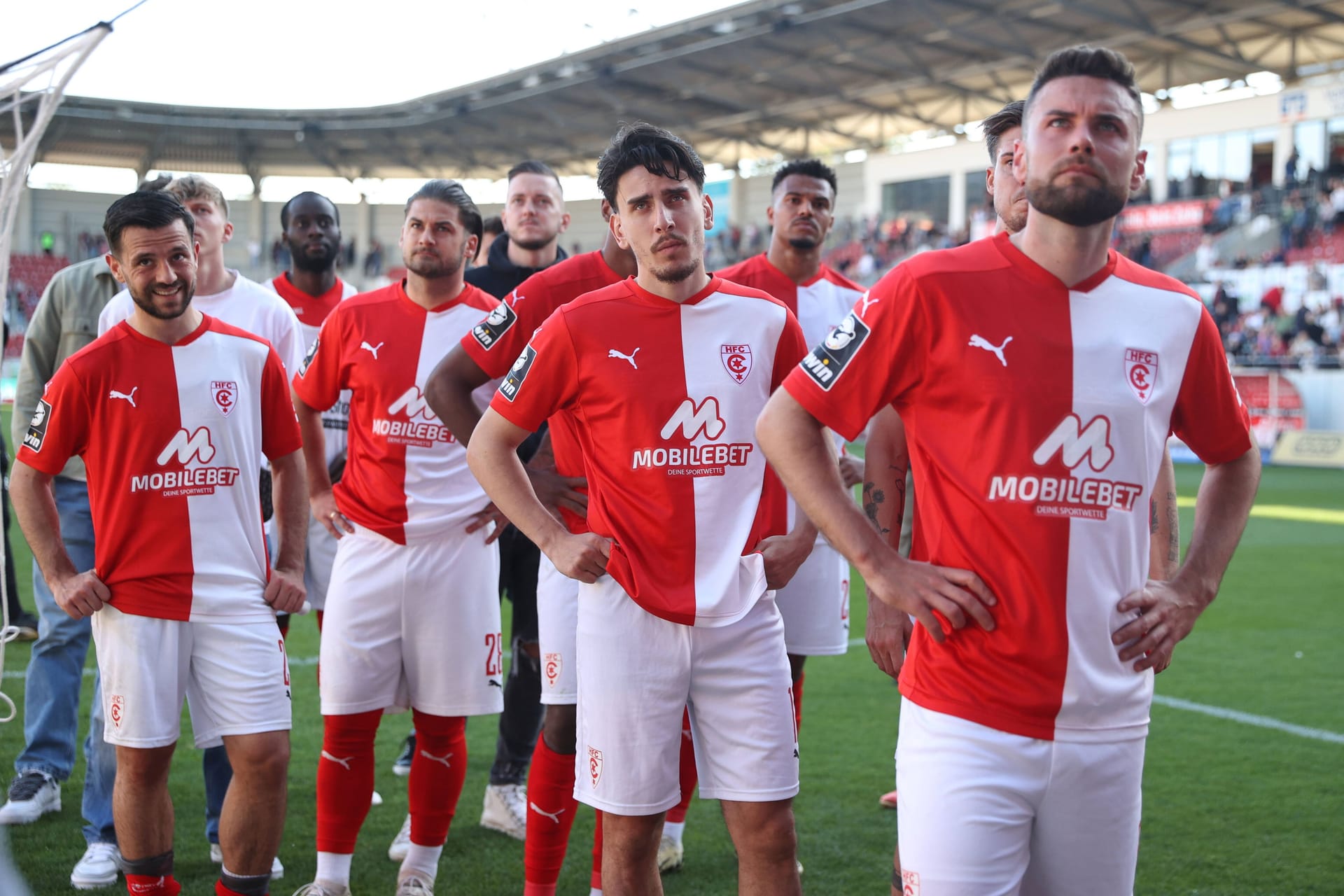 Die Spieler des Halleschen FC: Am Samstag war der Abstieg in die Regionalliga Nordost besiegelt.