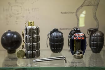 Handgranaten aus dem Ersten Weltkrieg (Archivbild): Die in Frankfurt gefundene war nicht mehr explosionsfähig.