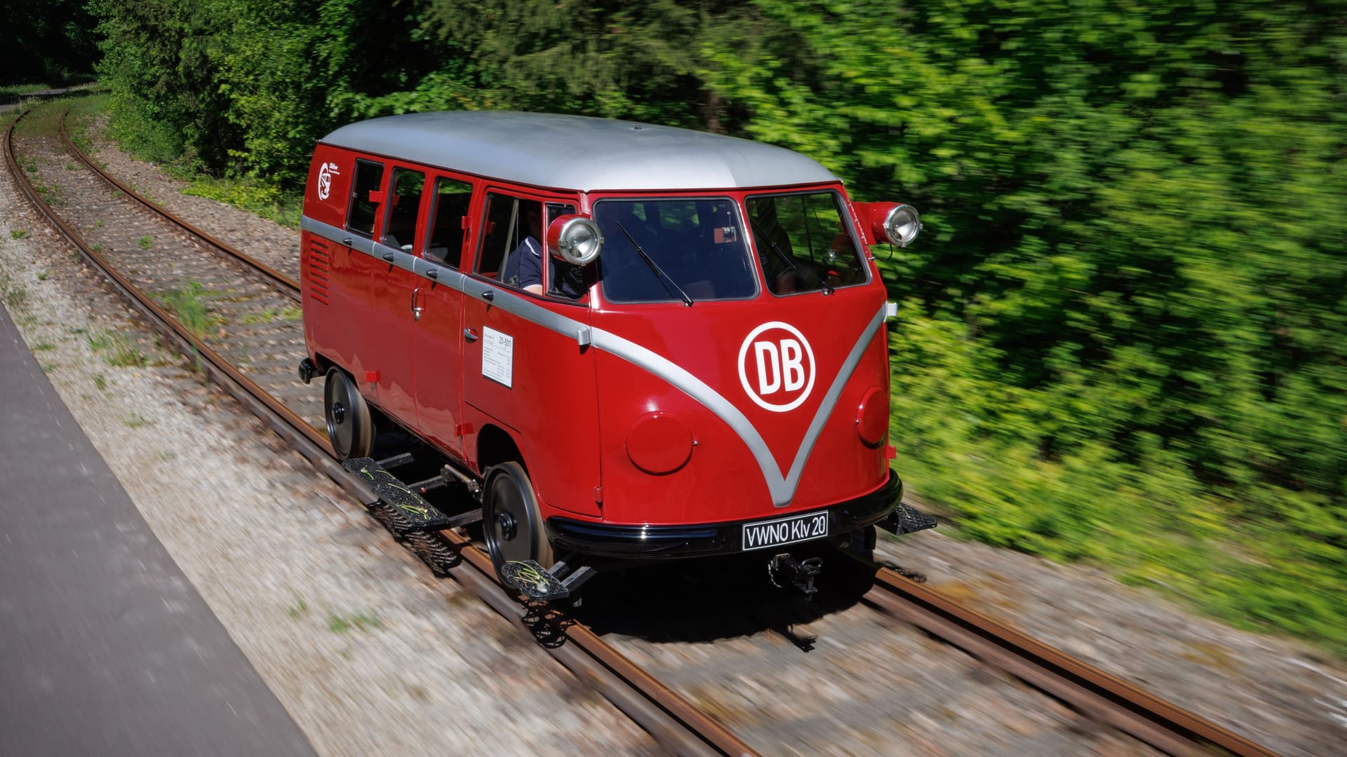 Ein Bus auf Schienen? Was wirkt wie ein moderner Spaß-Umbau, hatte vor rund 70 Jahren tatsächlich einen Zweck.