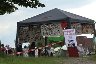 Pro-Palästina-Camp in Dortmund: Die jungen Menschen fordern unter anderem ein Ende der Waffenexporte.