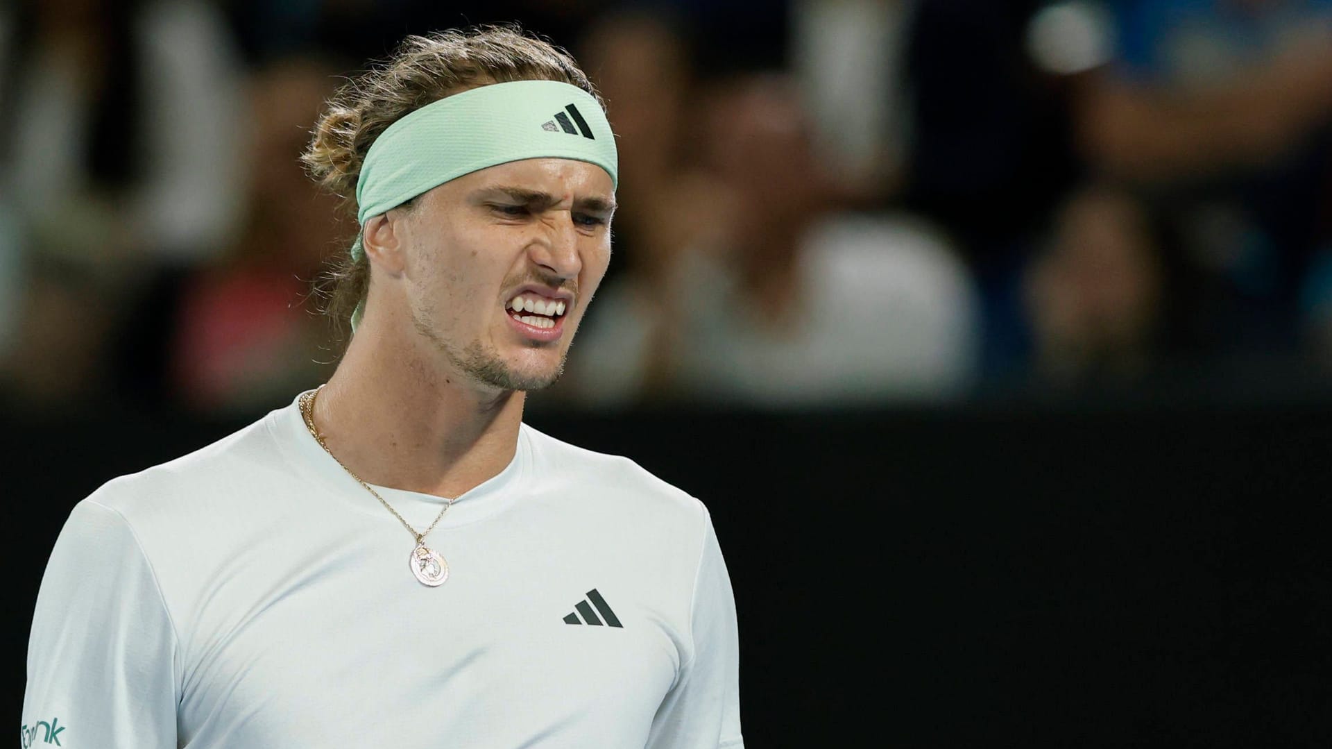 Alexander Zverev GER reagiert veraergert,Aerger, enttaeuscht,Enttaeuschung,Emotion, Australian Open 2024, Melbourne Park, Melbourne, Victoria, Australia.