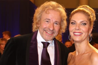Thomas Gottschalk mit seiner Verlobten Karina Mroß.