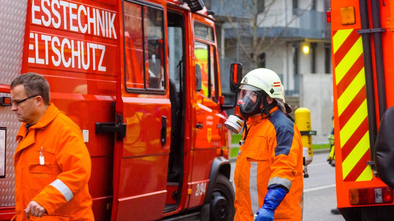 Feuerwehr im Einsatz (Archivbild): Ein Restaurant in Brandenburg wurde mit Buttersäure angegriffen.