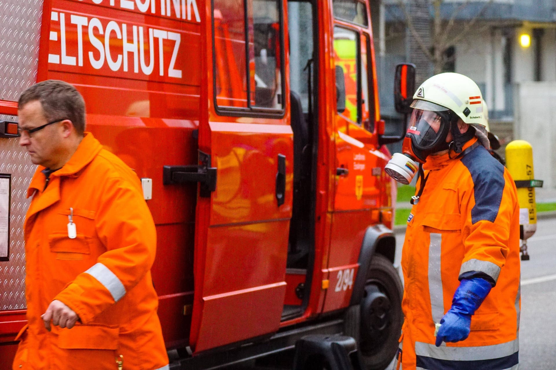 Feuerwehr im Einsatz (Archivbild): Ein Restaurant in Brandenburg wurde mit Buttersäure angegriffen.