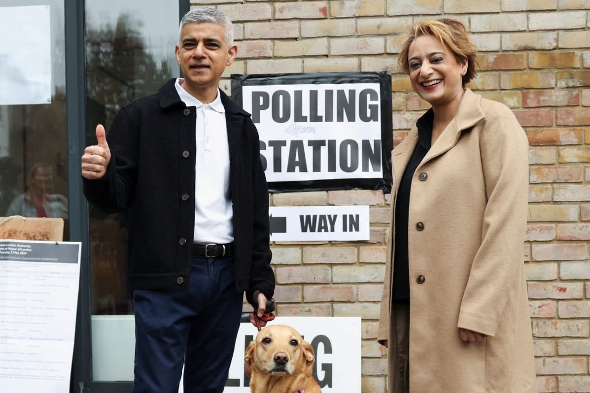 Sadiq Khan mit seiner Ehefrau Saadiya: Er hat gut lachen.