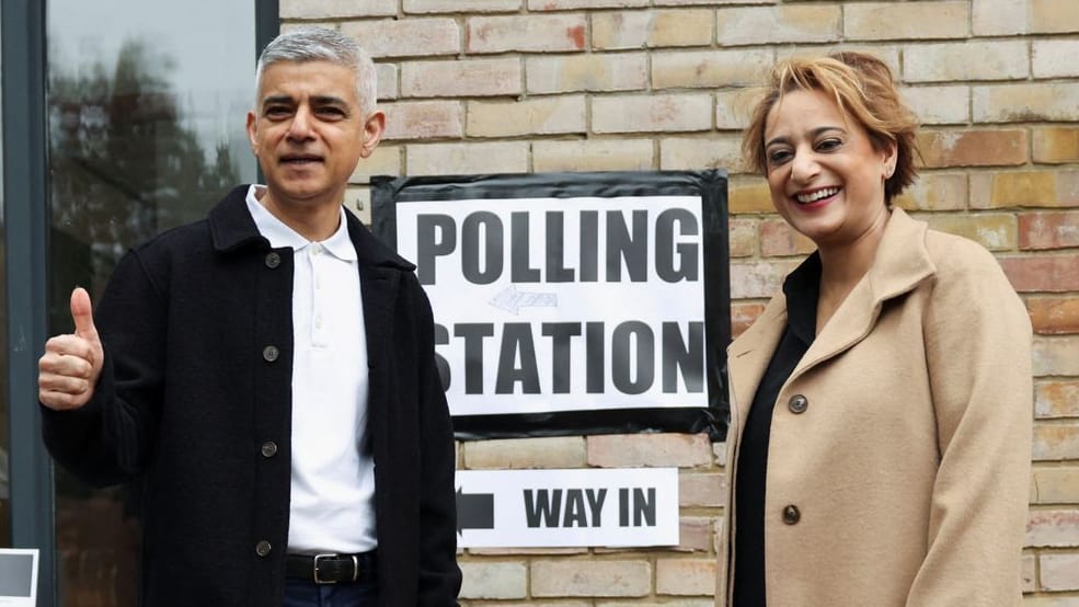 Sadiq Khan mit seiner Ehefrau Saadiya: Er hat gut lachen.