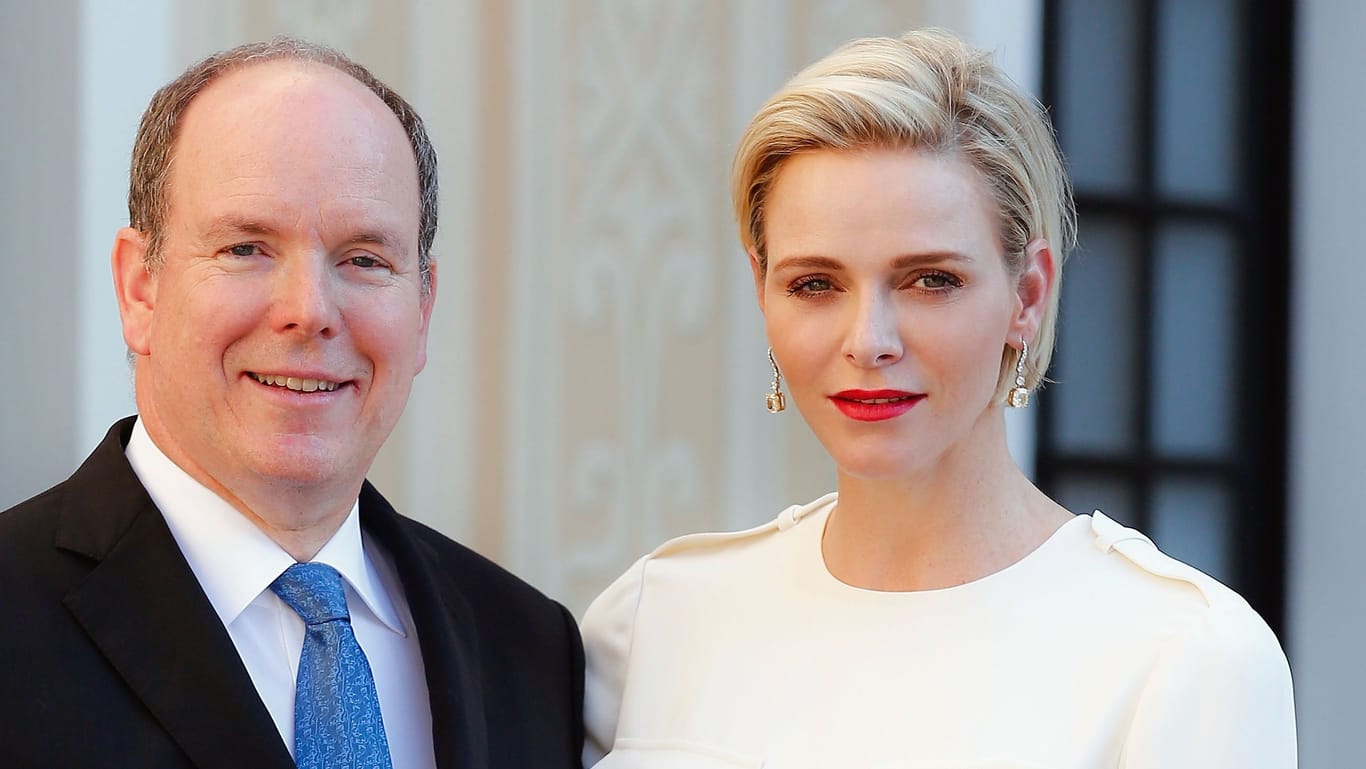 Albert II. und Charlène von Monaco posieren bei einer Party in Monte-Carlo.