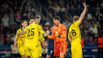 Borussia Dortmund hat seinen Traum verwirklicht und steht sensationell im Finale der Champions League. Nachdem das Team von Edin Terzić die Pariser Druckphasen überstanden hatte, konnten sich die Stars vor Freude kaum halten. Ein Profi überragte dabei. Die Einzelkritik.