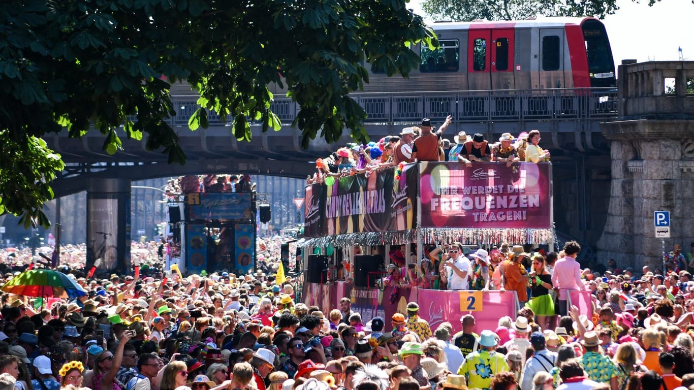 2023 zog die Veranstaltung rund 400.000 Besucher nach Hamburg – viele Straßen waren komplett dicht.