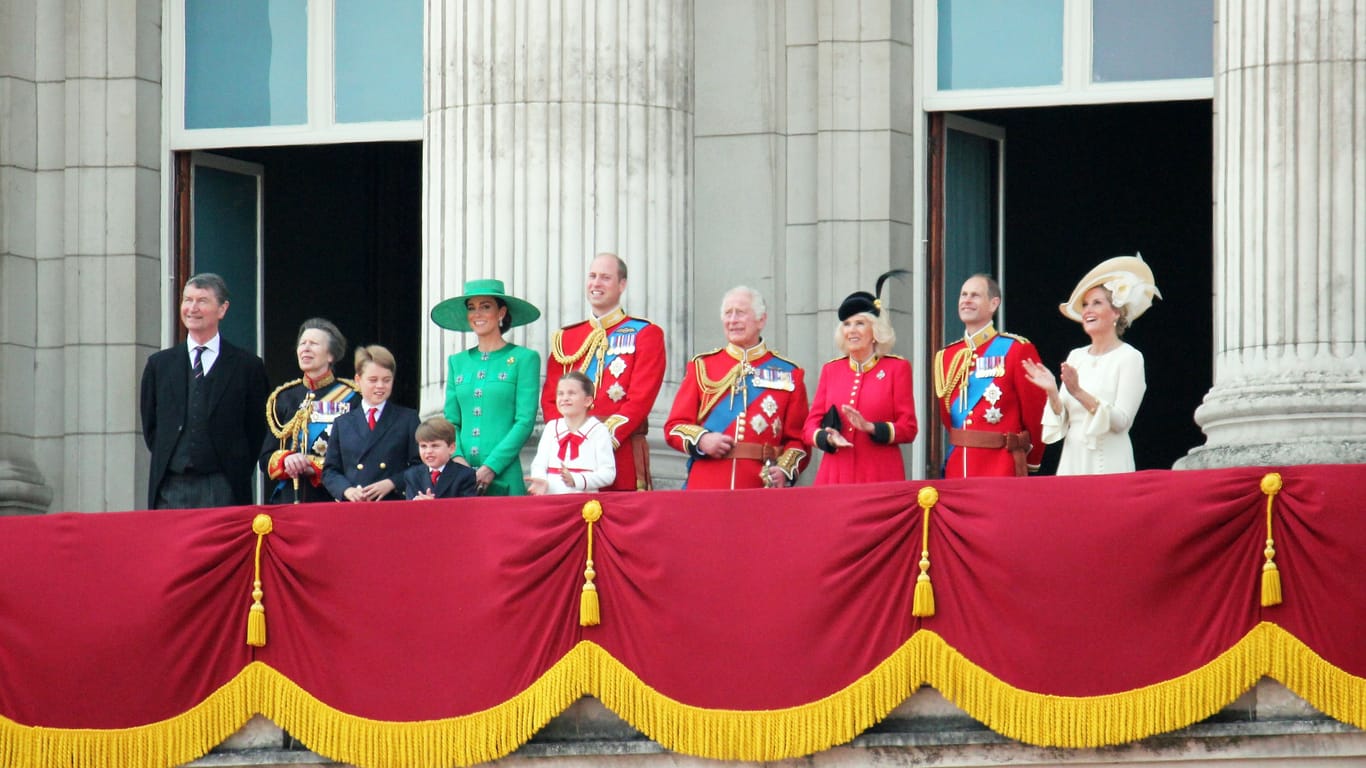 Die Royal Family bei der Militärparade im vergangenen Jahr