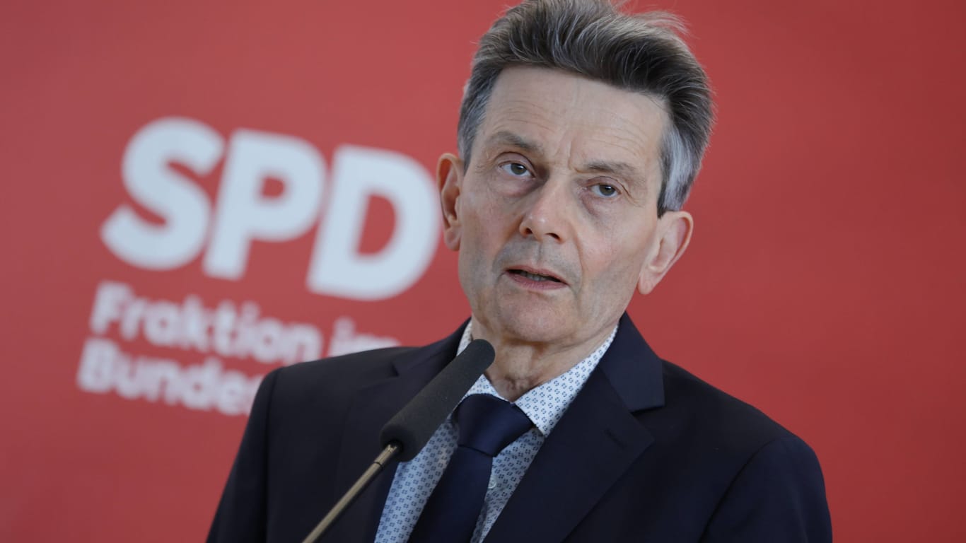Rolf Mützenich, SPD-Fraktionschef, will "Putins Narrative" nicht unterstützen.