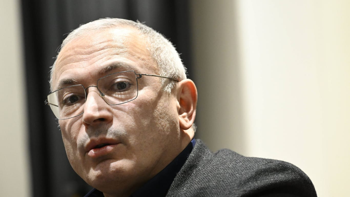Michail Chodorkowski (Archivbild): Er sieht hinter der jüngsten Verhaftung eines Vize-Verteidigungsministers ein Machtspiel im Kreml.