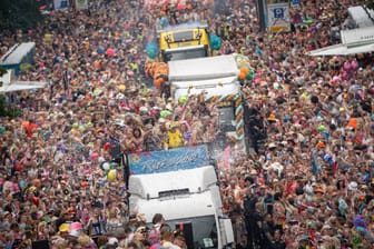 Schlagermove in Hamburg: Bei der Party soll es zu rechtsradikalen Parolen und Hitlergrüßen gekommen sein.