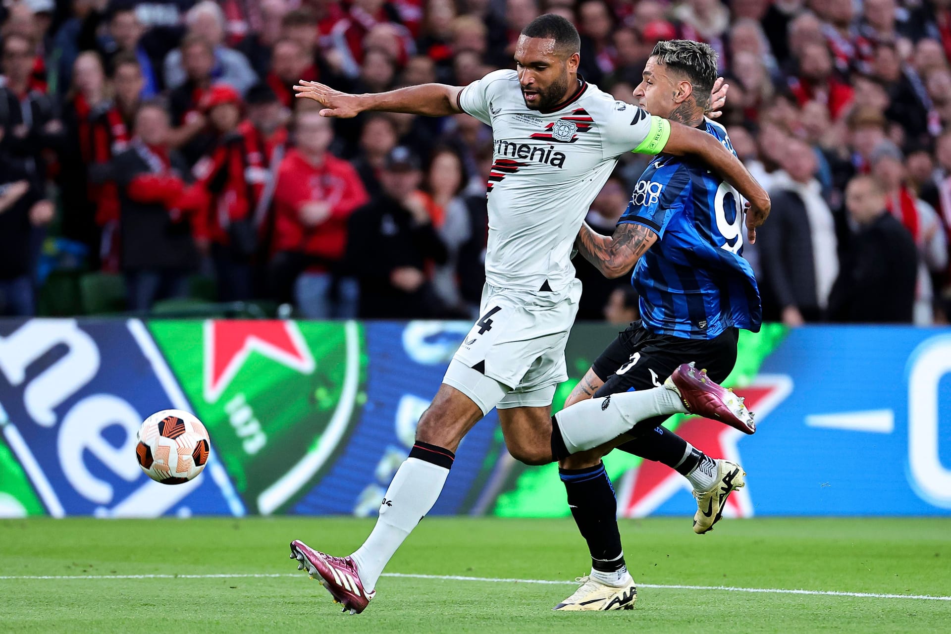 Jonathan Tah: Sollte einmal mehr der Fels in der Brandung sein. Aber auch der deutsche Nationalspieler zeigte sich zu Beginn teils fahrig. Fand langsam ins Spiel, konnte dann in einigen Situationen mit seiner Lufthoheit und Übersicht punkten. Note 4