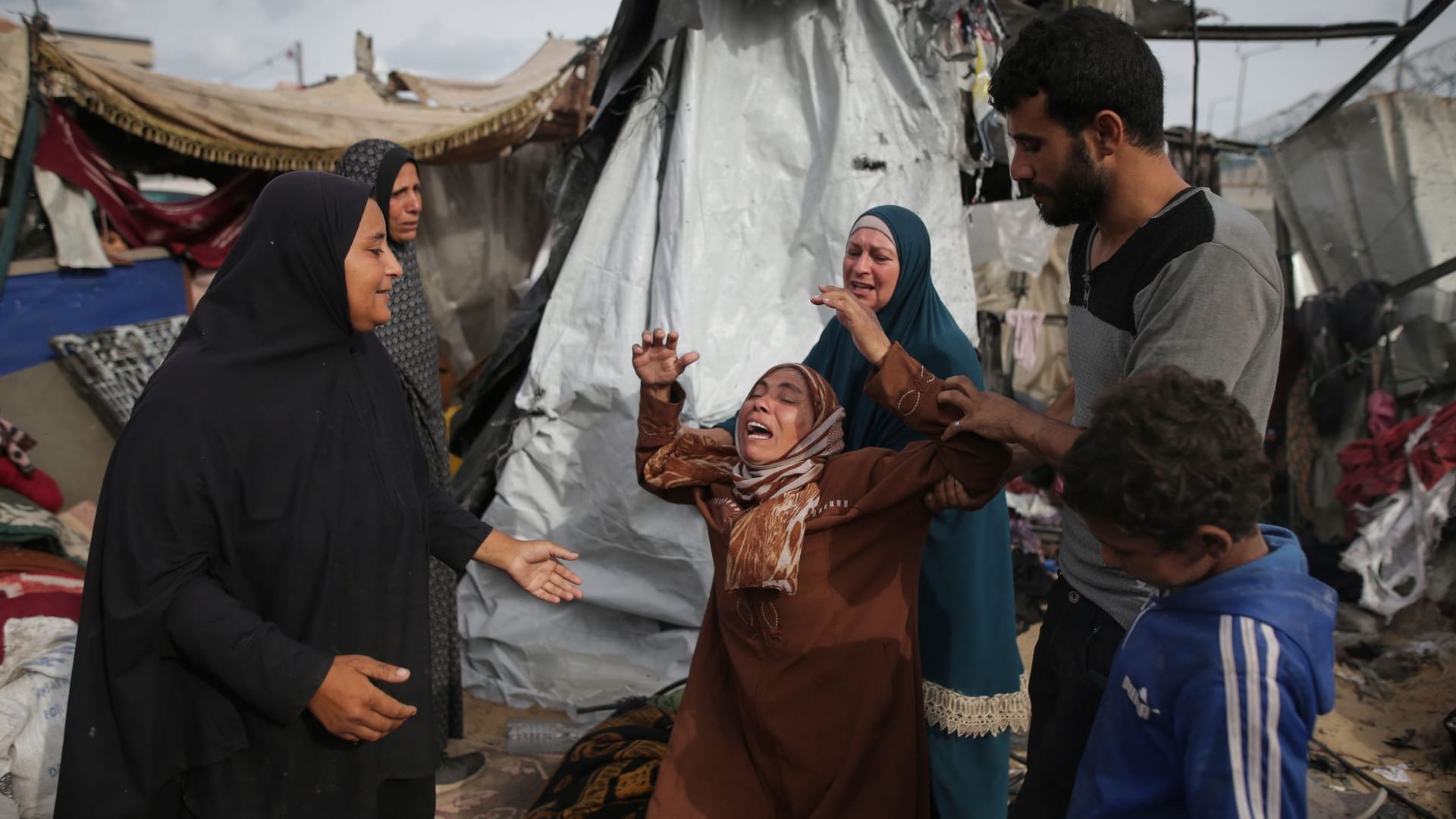 Wo sollen sie hin? Im Süden des Gazastreifens versuchen viele Zivilisten, den Kämpfen zu entfliegen.