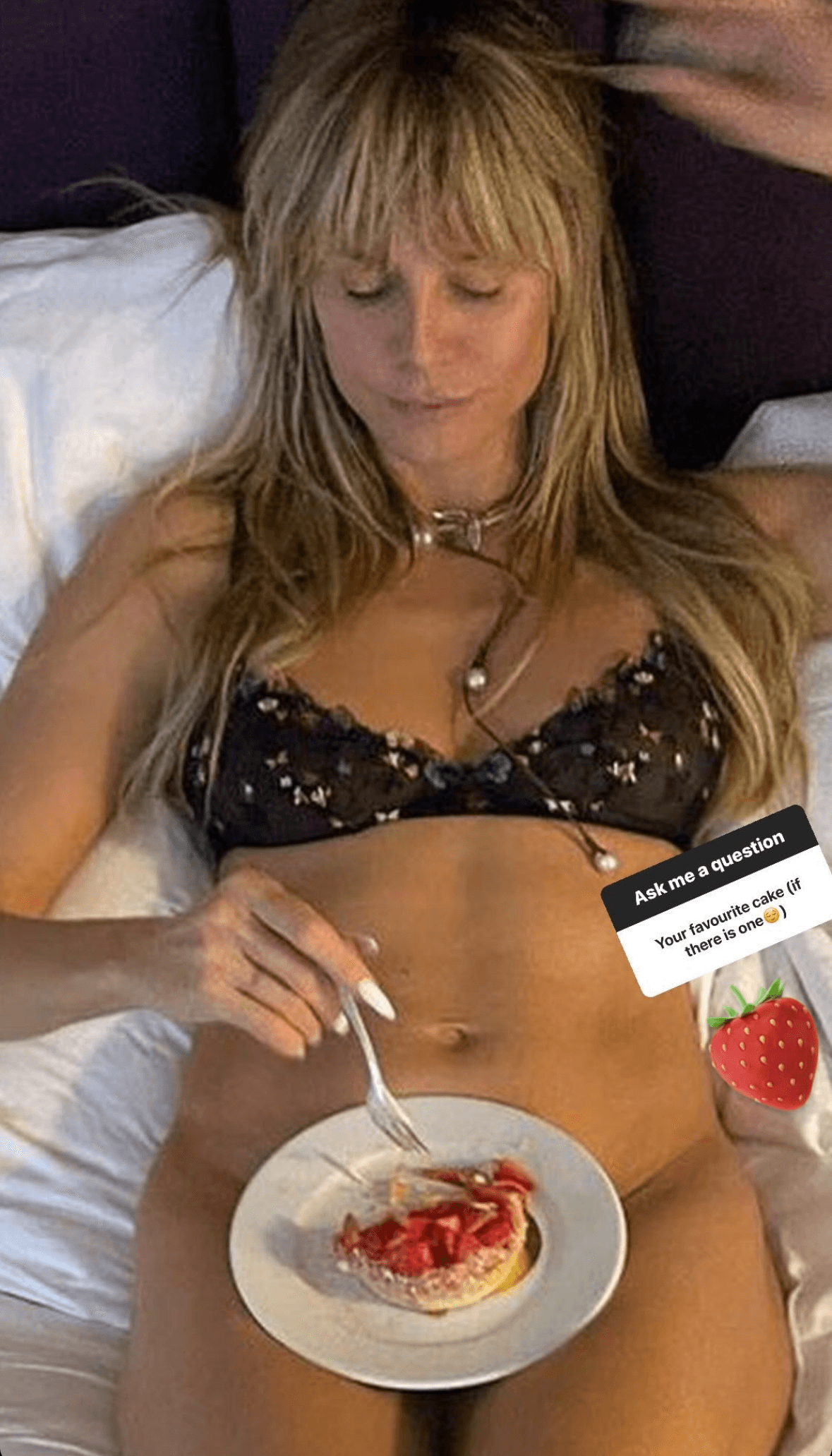 Heidi Klum liebt Erdbeerkuchen.