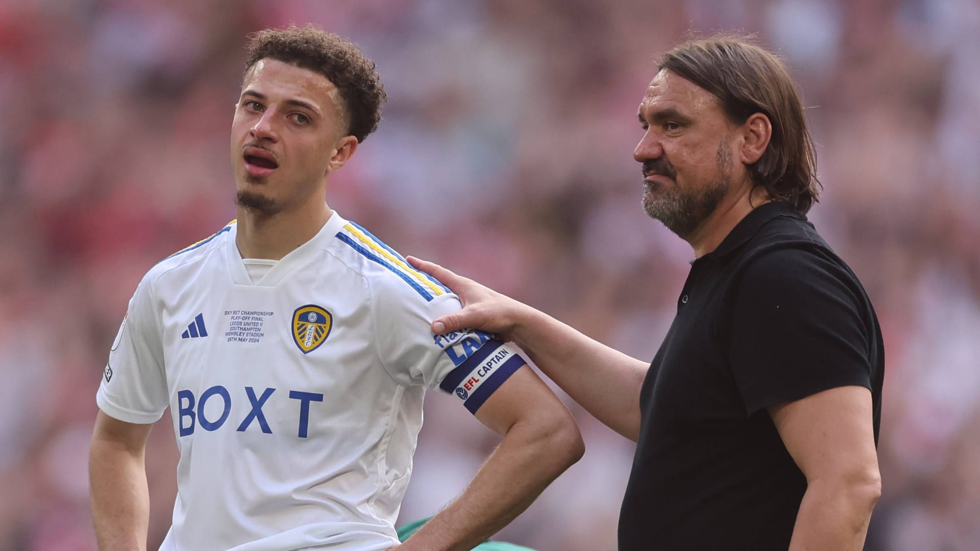 Daniel Farke (rechts) mit seinem Spieler Ethan Ampadu: Sie verpassten den Aufstieg in die Premier League.