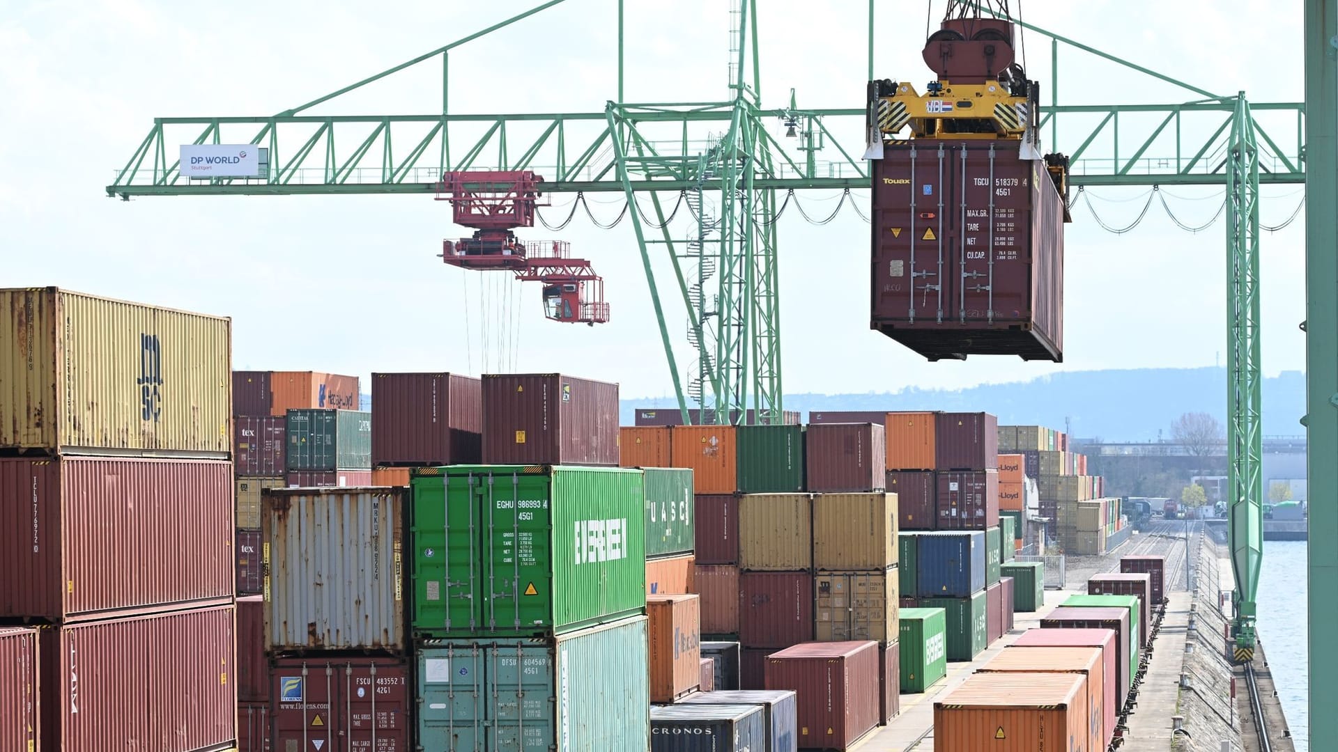 Container werden verladen