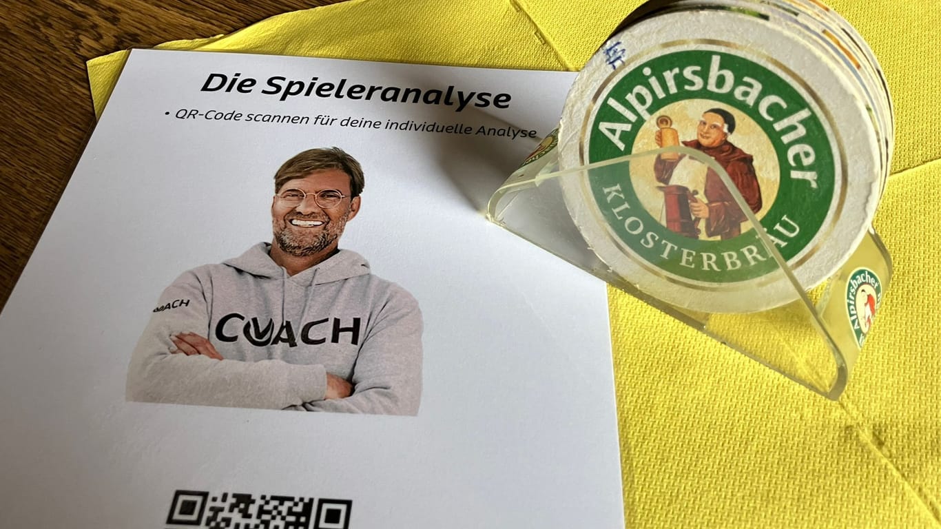 Jürgen Klopp: Der Coach im Vereinsheim des SV Glatten.