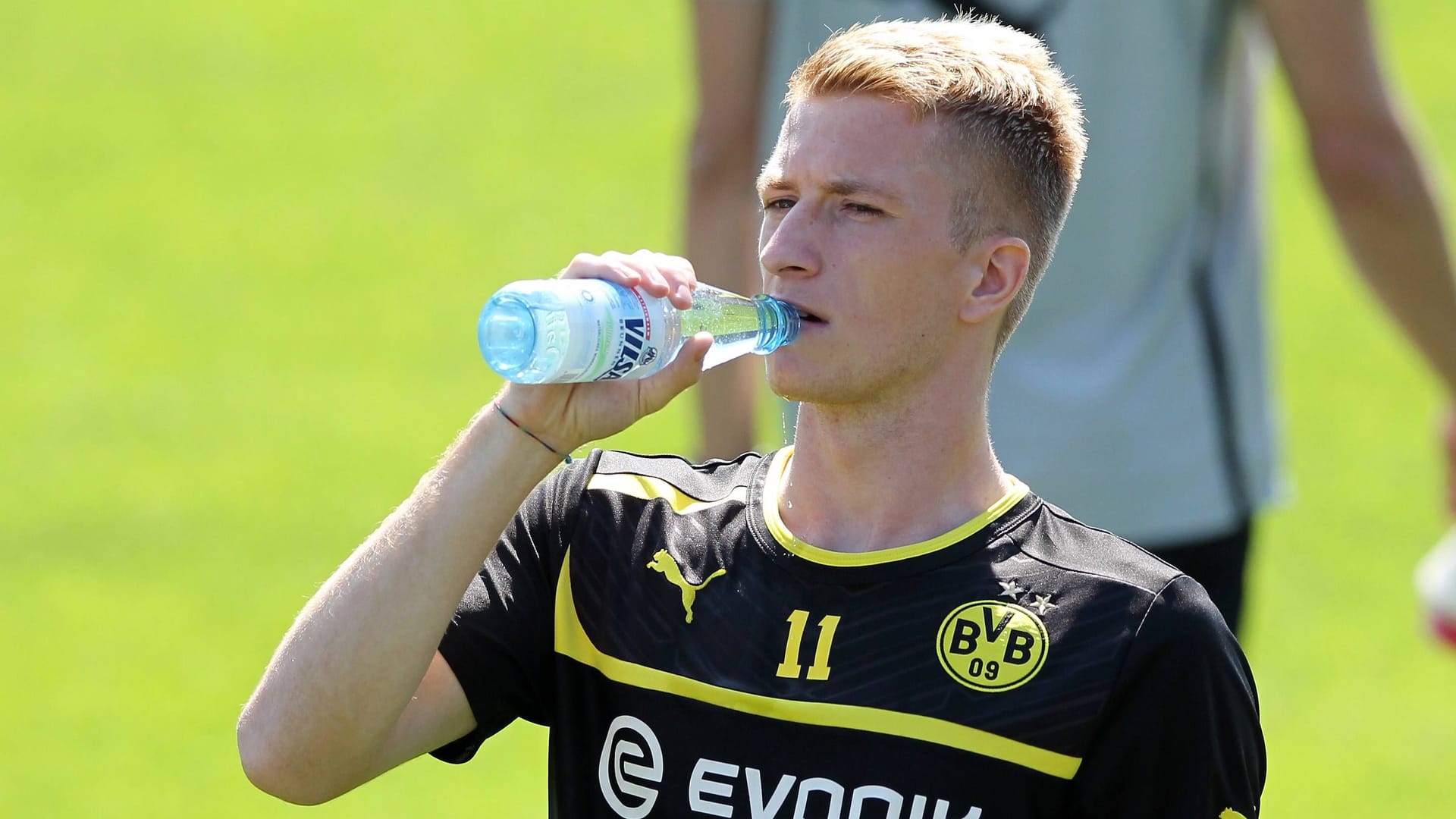 Ein junger Marco Reus im Sommer 2012 im Trikot des BVB.