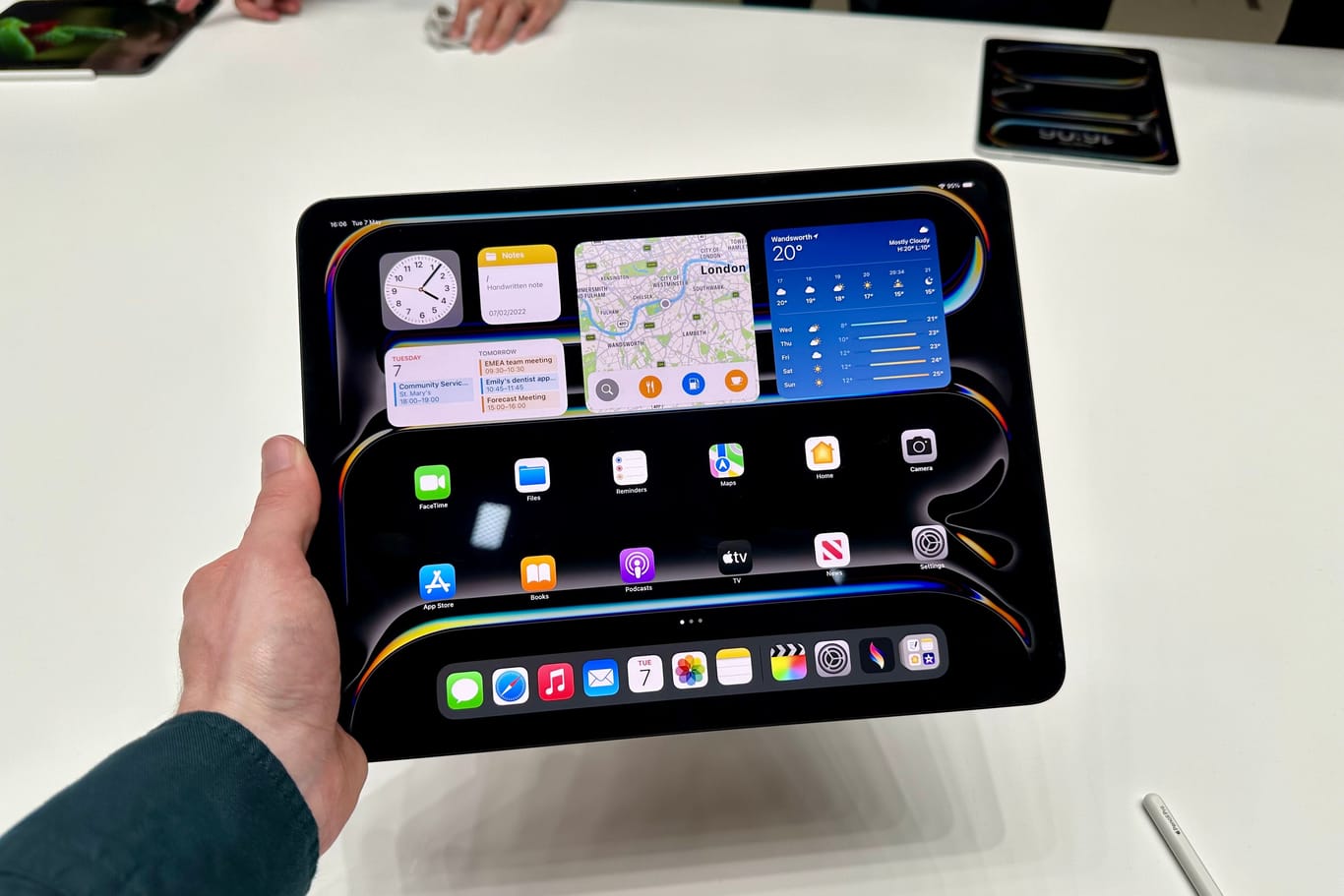 Apple zeigt seine neuen Tablets: Das iPad Pro ist schneller, besitzt einen OLED-Bildschirm und ist extrem dünn.