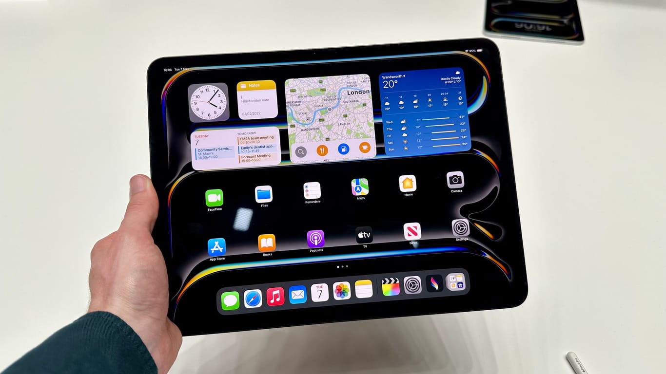 Apple zeigt seine neuen Tablets: Das iPad Pro ist schneller, besitzt einen OLED-Bildschirm und ist extrem dünn.