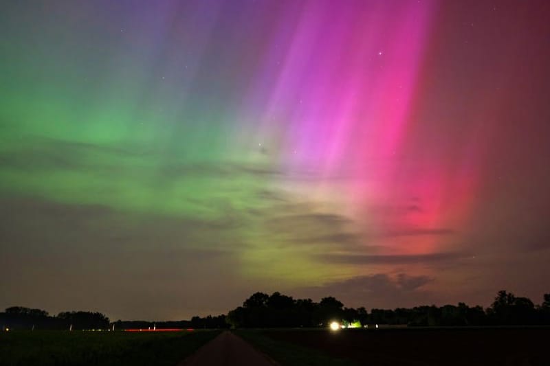 Farbenspiel: Polarlichter am Himmel über Bersenbrück in Niedersachsen.