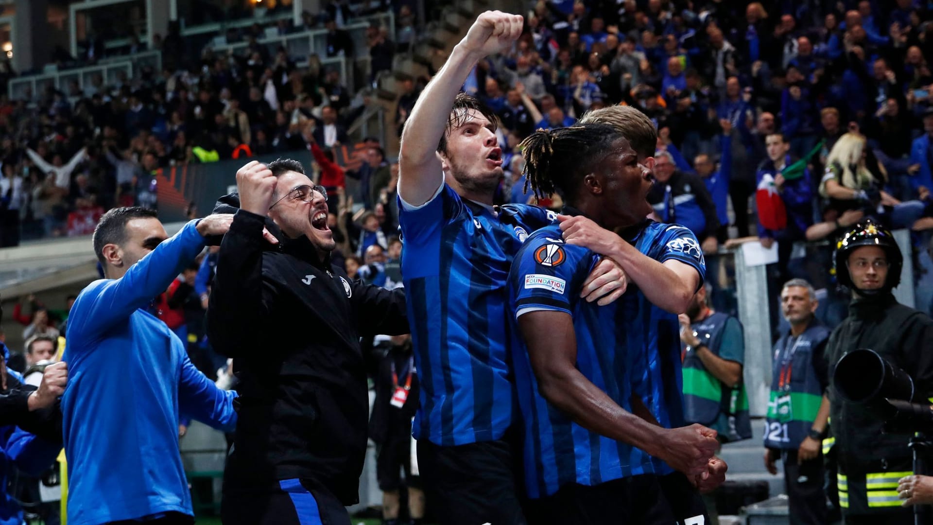 Unbändiger Jubel: Die Spieler von Atalanta Bergamo feiern ihren Finaleinzug.