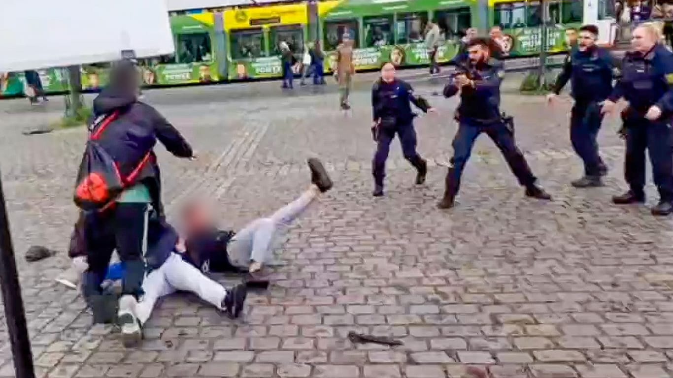 Attacke am Stand der "Augen Auf"-Tour von Michael Stürzenberger: Ein Polizist schoss den Angreifer nieder.