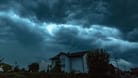 In Teilen Deutschlands werden heftige Unwetter erwartet.