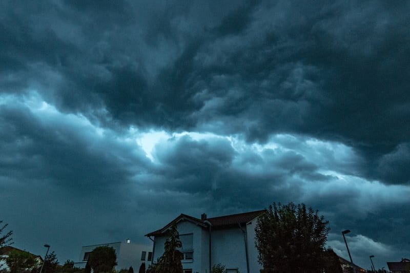 In Teilen Deutschlands werden heftige Unwetter erwartet.