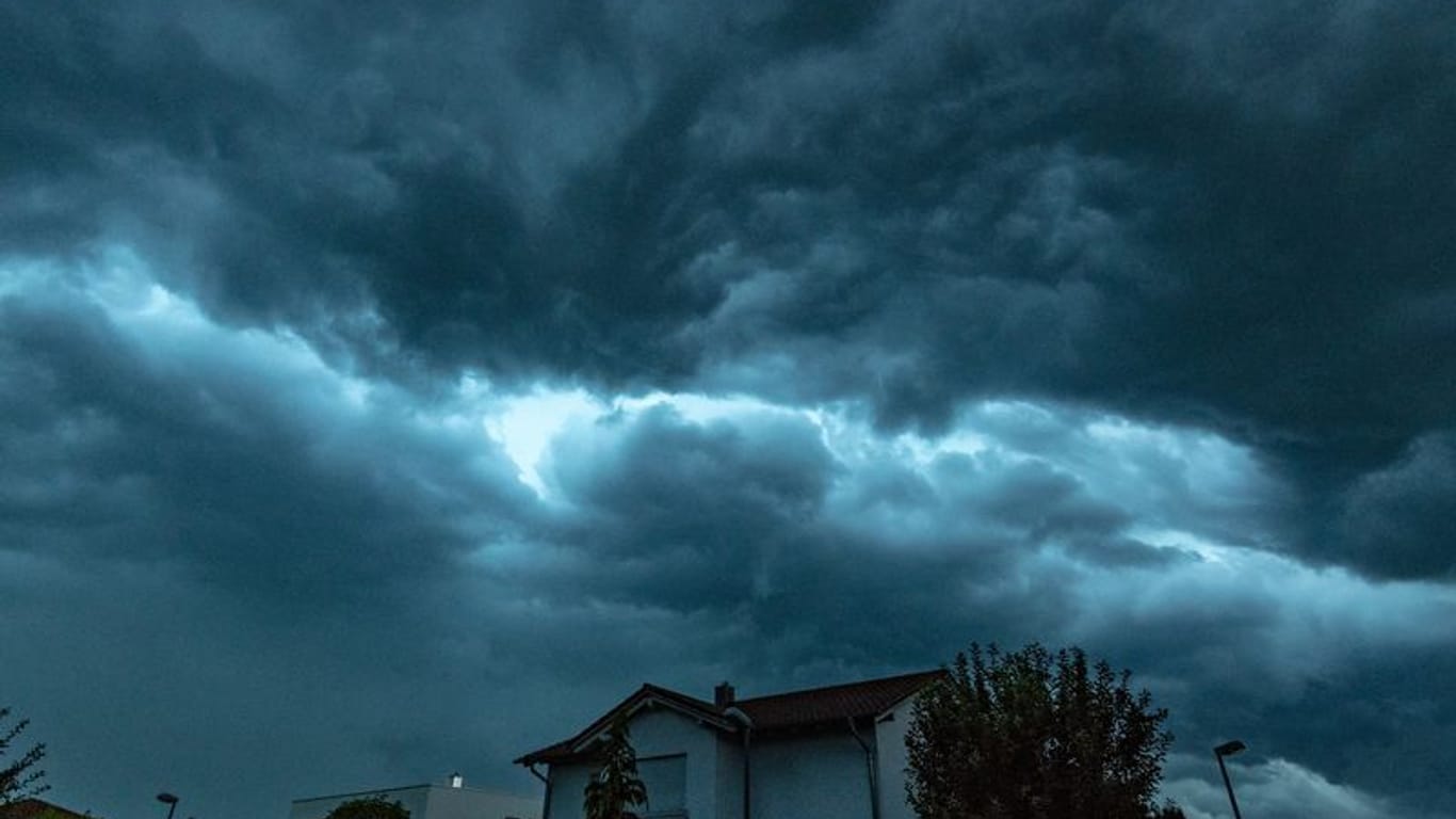 In Teilen Deutschlands werden heftige Unwetter erwartet.