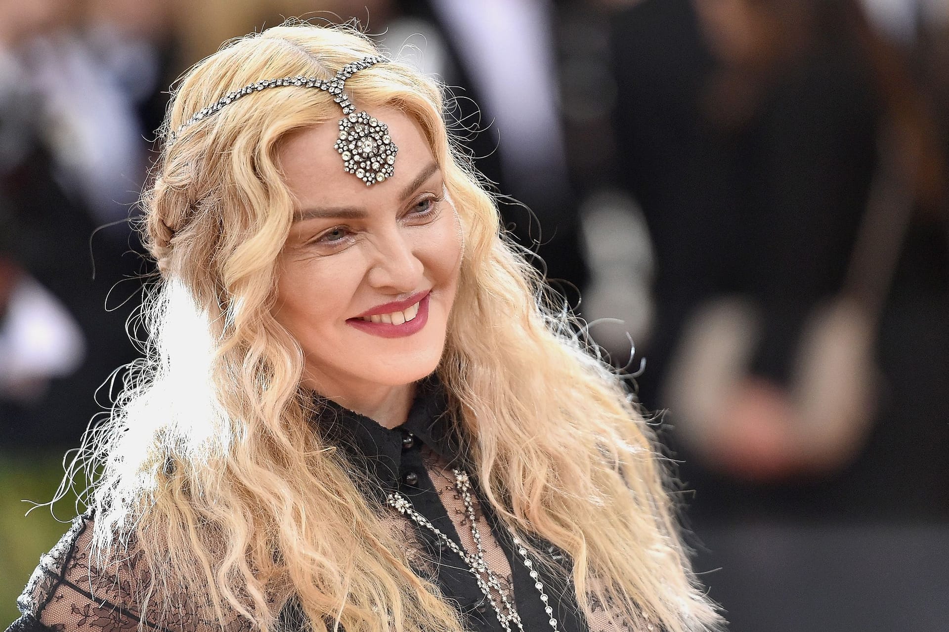 Madonna posiert bei der Met Gala 2016 in New York City.