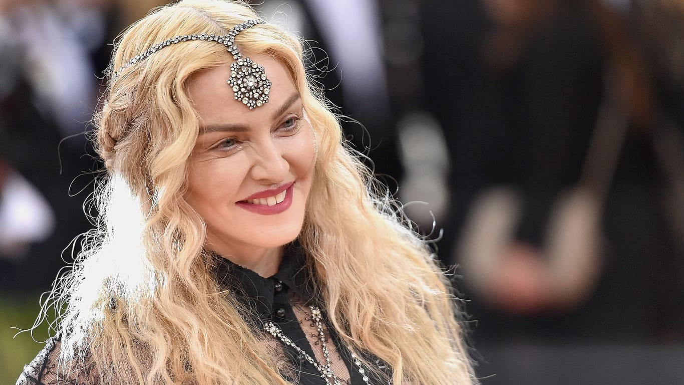 Madonna posiert bei der Met Gala 2016 in New York City.