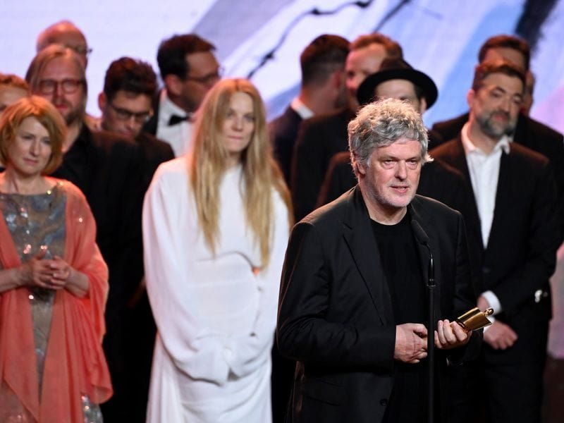 Das Drama "Sterben" von Matthias Glasner (vorne) ist mit der Goldenen Lola ausgezeichnet worden.