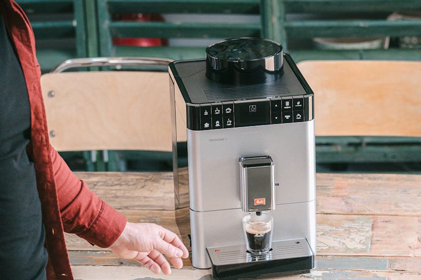 Im Aldi-Onlineshop ist aktuell ein Kaffeevollautomat von Melitta radikal reduziert. (Symbolbild)