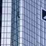 Aktionärsschelte für Deutsche-Bank-Manager