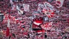 Kölner Anhänger in der Südkurve: Beim Spiel gegen Union kam es zu einem Schmähplakat.