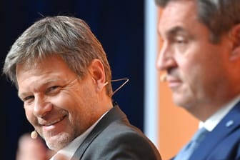 Robert Habeck (links): Der Grüne attestiert Markus Söder eine "Obsession".