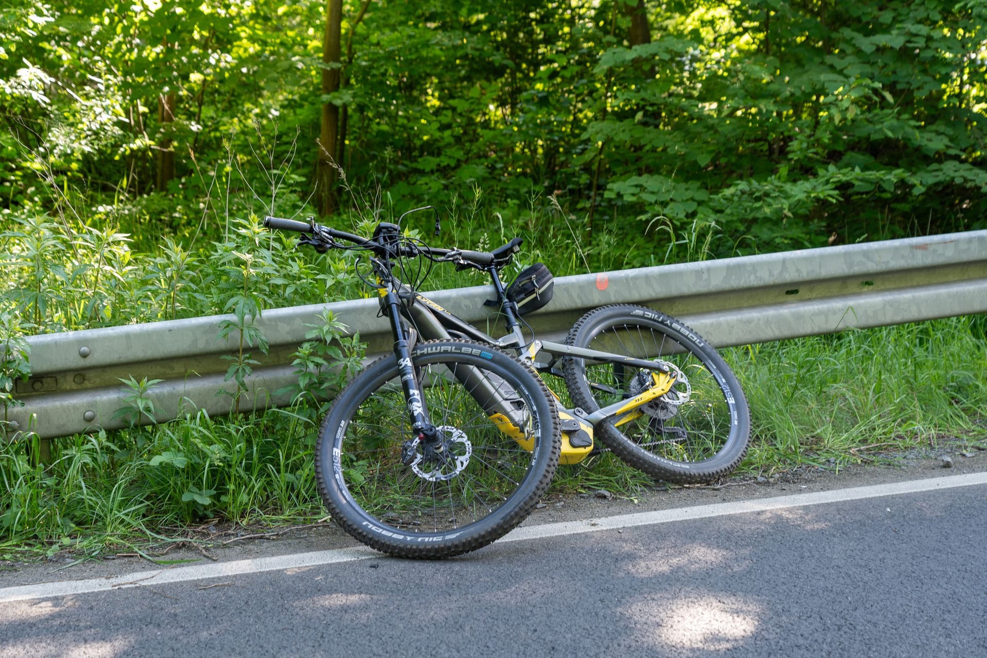 Ein Fahrradfahrer hat im Landkreis Offenbach ein Motorrad übersehen. Für den Senior kam jede Hilfe zu spät.