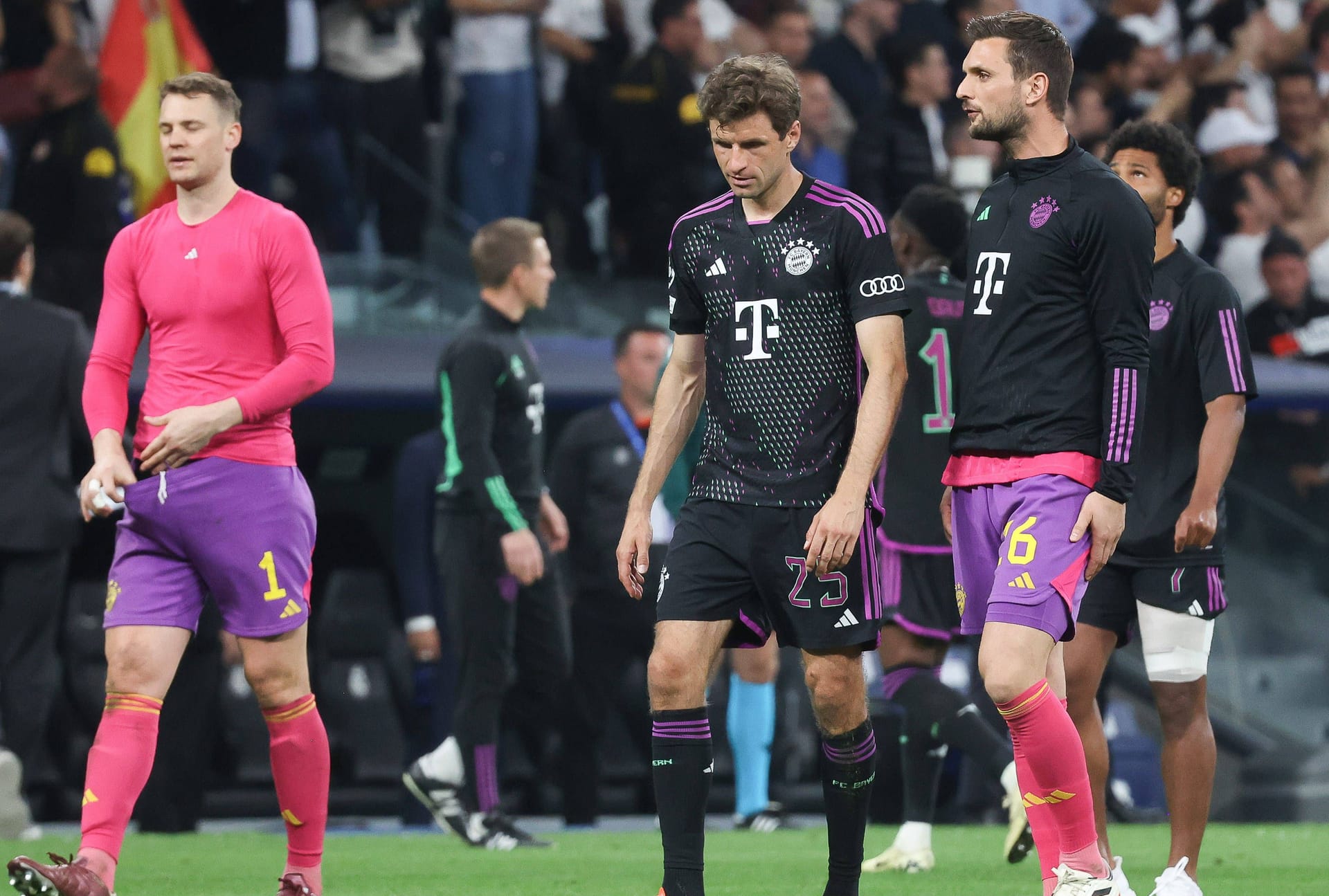Der FC Bayern hat das deutsche Champions-League-Finale in Wembley gegen Borussia Dortmund auf dramatische Art und Weise verpasst. Im Halbfinalrückspiel bei Real Madrid sahen die Münchner lange wie der sichere Sieger aus, bis ausgerechnet Kapitän Manuel Neuer schwer patzte. Die Einzelkritik.
