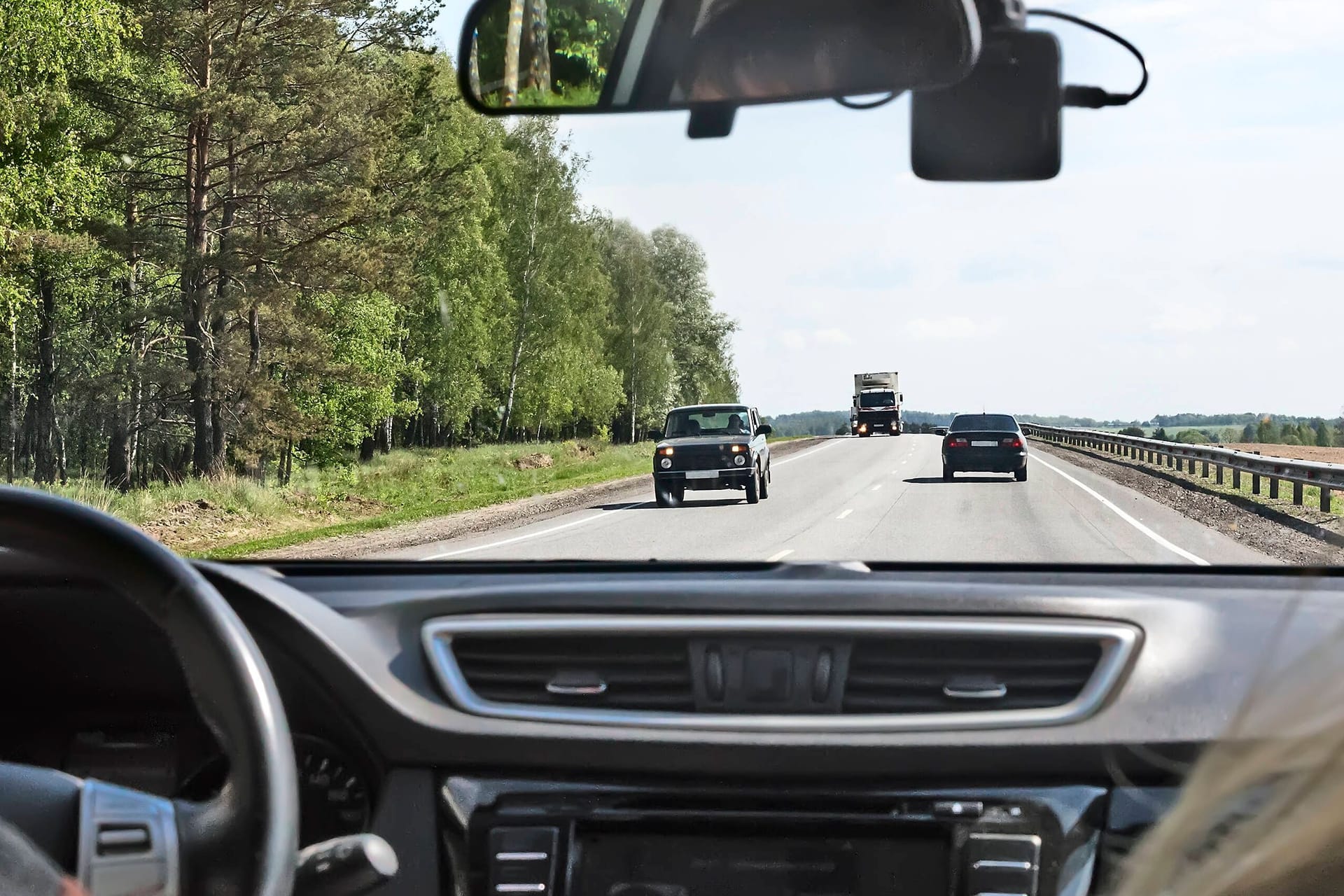 Aufpassen beim Überholen: Für Kolonnenspringer müssen andere nicht extrem rechts fahren.