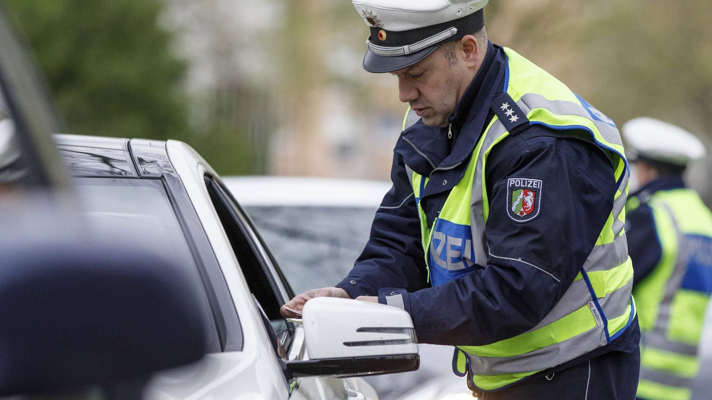 Verkehrskontrolle: Darf die Polizei mein Handy kontrollieren?
