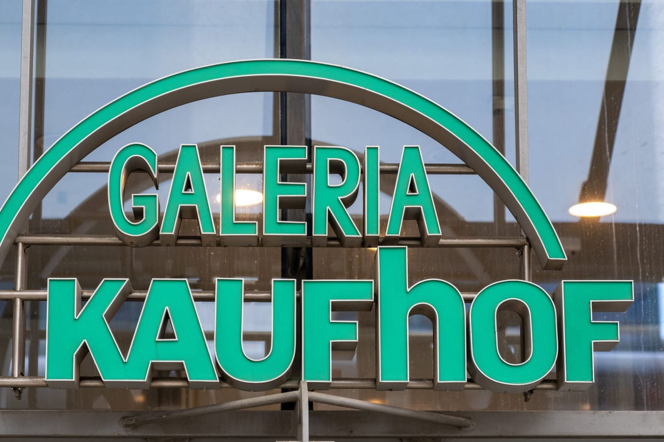 Logo von Galeria: Der insolvente Warenhauskonzern hat einige Pläne für den Neuanfang.