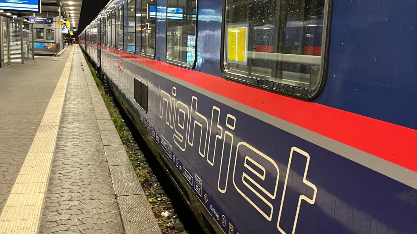Der Nachtzug am Nürnberger Hauptbahnhof: Bis auf einen anderen Nightjet Richtung Hamburg herrscht nachts gähnende Leere.