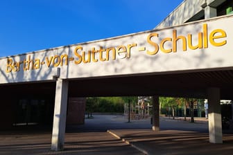 Schock in Schleswig-Holstein: An einer Schule kam es zu einer schweren Messerattacke zwischen zwei Minderjährigen.