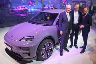 Porsche feiert Start der Elektromobilität in Leipzig