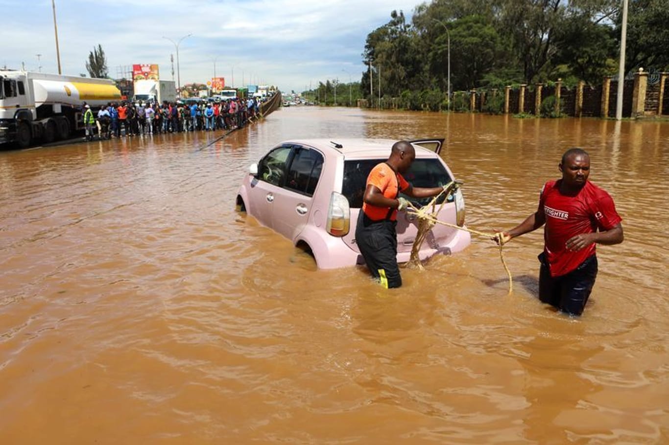 Katastrophe in Kenia und der Region: Starker Regen und Überschwemmungen machen nach Angaben des UN-Nothilfebüros OCHA seit März den Ländern Tansania, Burundi, Kenia, Somalia, Ruanda und weiteren Teilen Ostafrikas schwer zu schaffen.