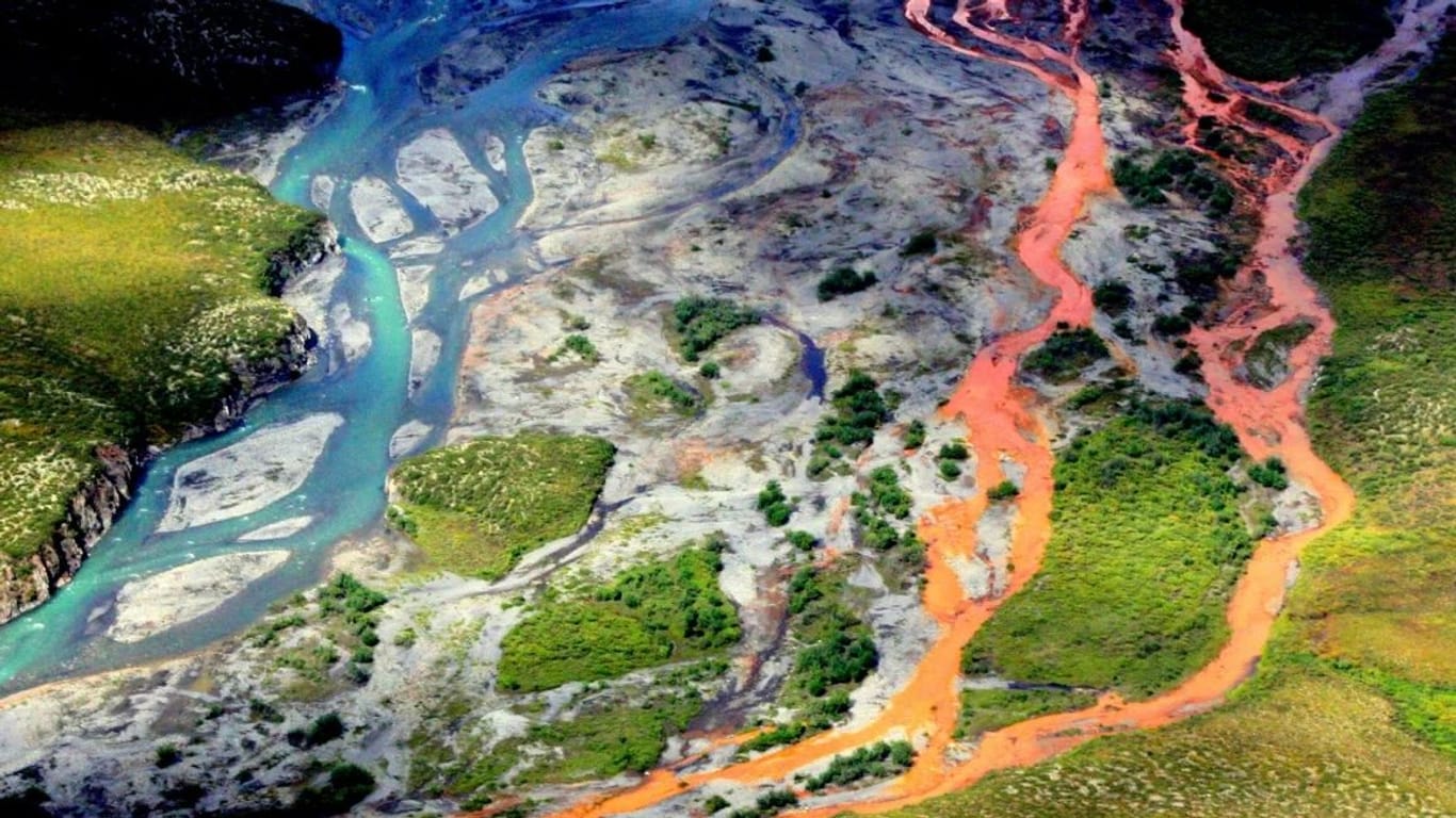Der orange eingefärbte Kutuk-Fluss in Alaska. Jetzt ist klar, dass die Farbe etwas mit dem Klimawandel zu tun hat.
